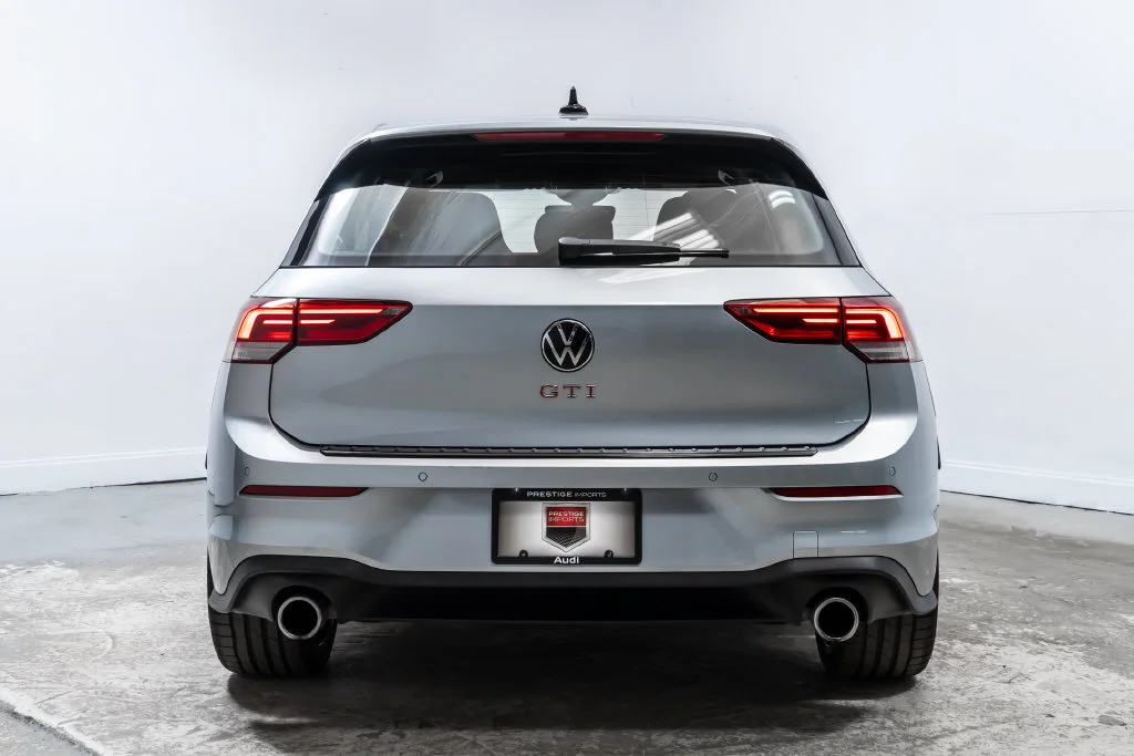 Used 2025 Alpine Silver Metallic Volkswagen Autobahn image 6