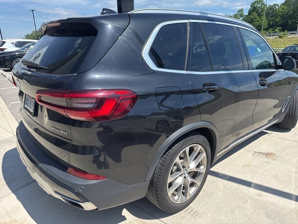 Used 2019 Black Sapphire Metallic BMW xDrive40i image 5