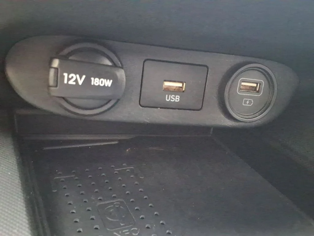 Used 2022 White Hyundai Limited image 41