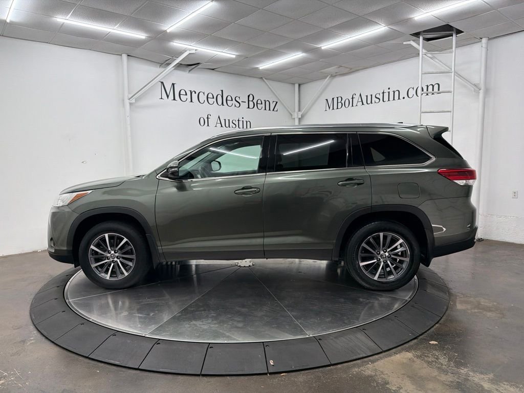 Used 2019 Green Toyota XLE image 3