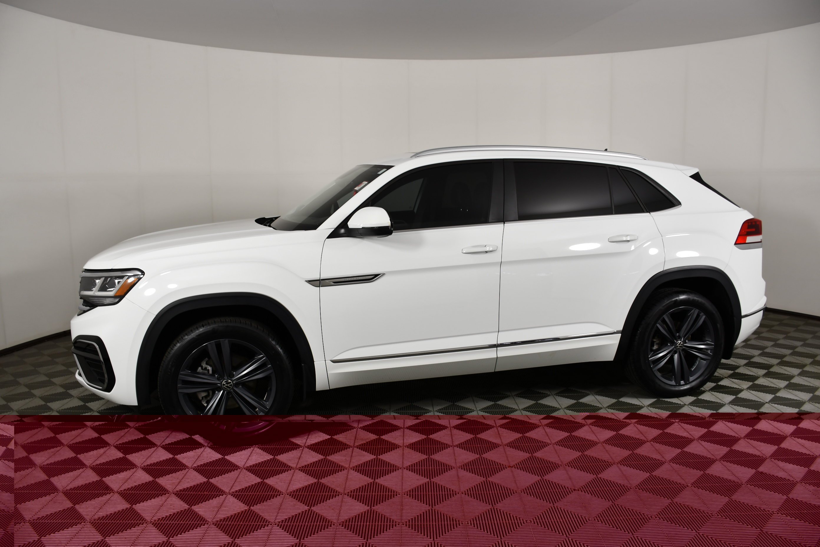 Used 2021 Pure White Volkswagen 3.6L V6 SE w/Technology R-Line image 9