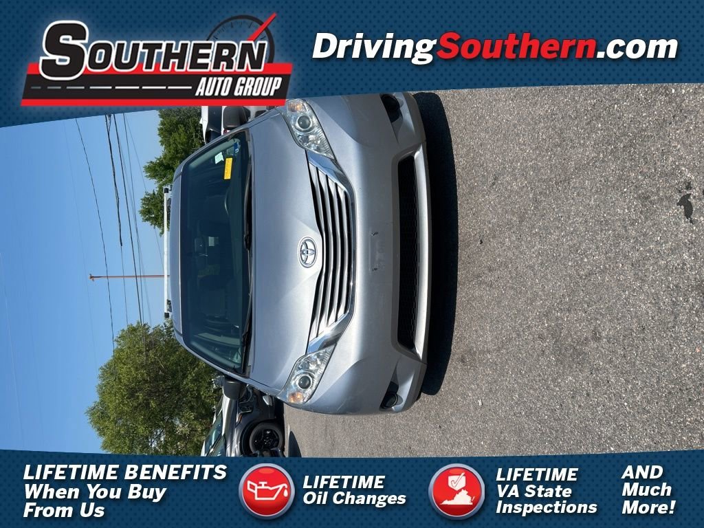2016 Toyota Sienna LE V6 7-Passenger Access Seat's photo
