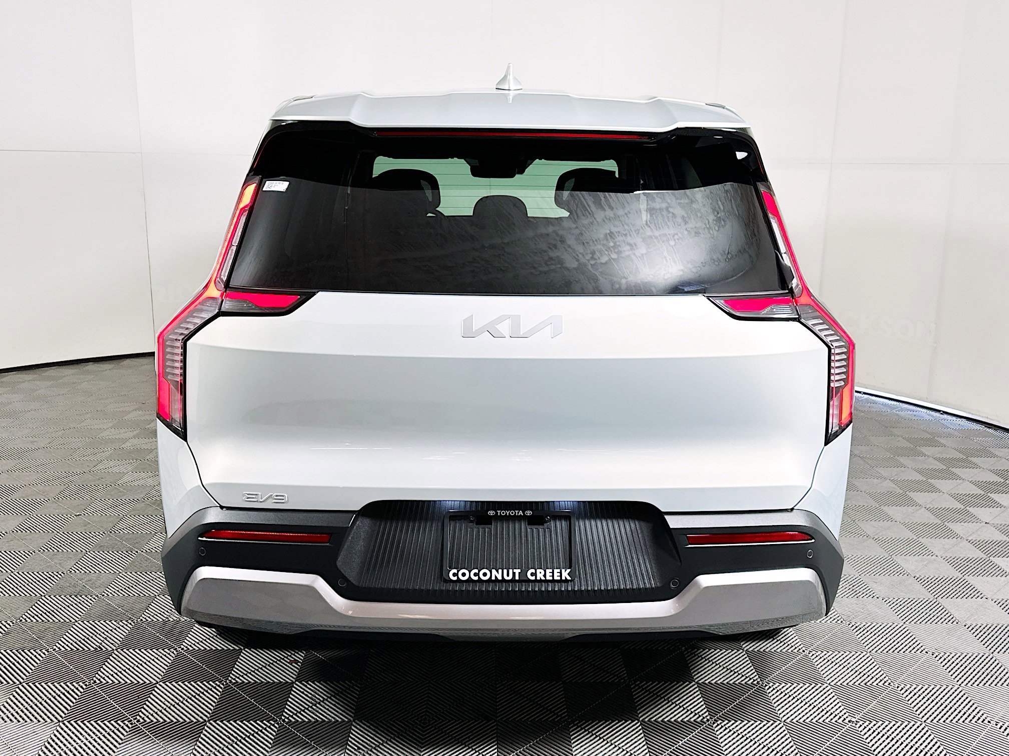 2026 Kia EV9 thumbnail 6