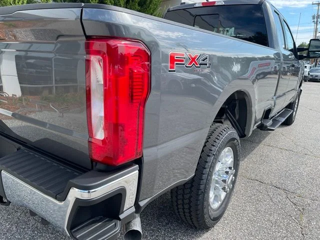 New 2026 CARBONIZED GRAY Ford XLT image 8