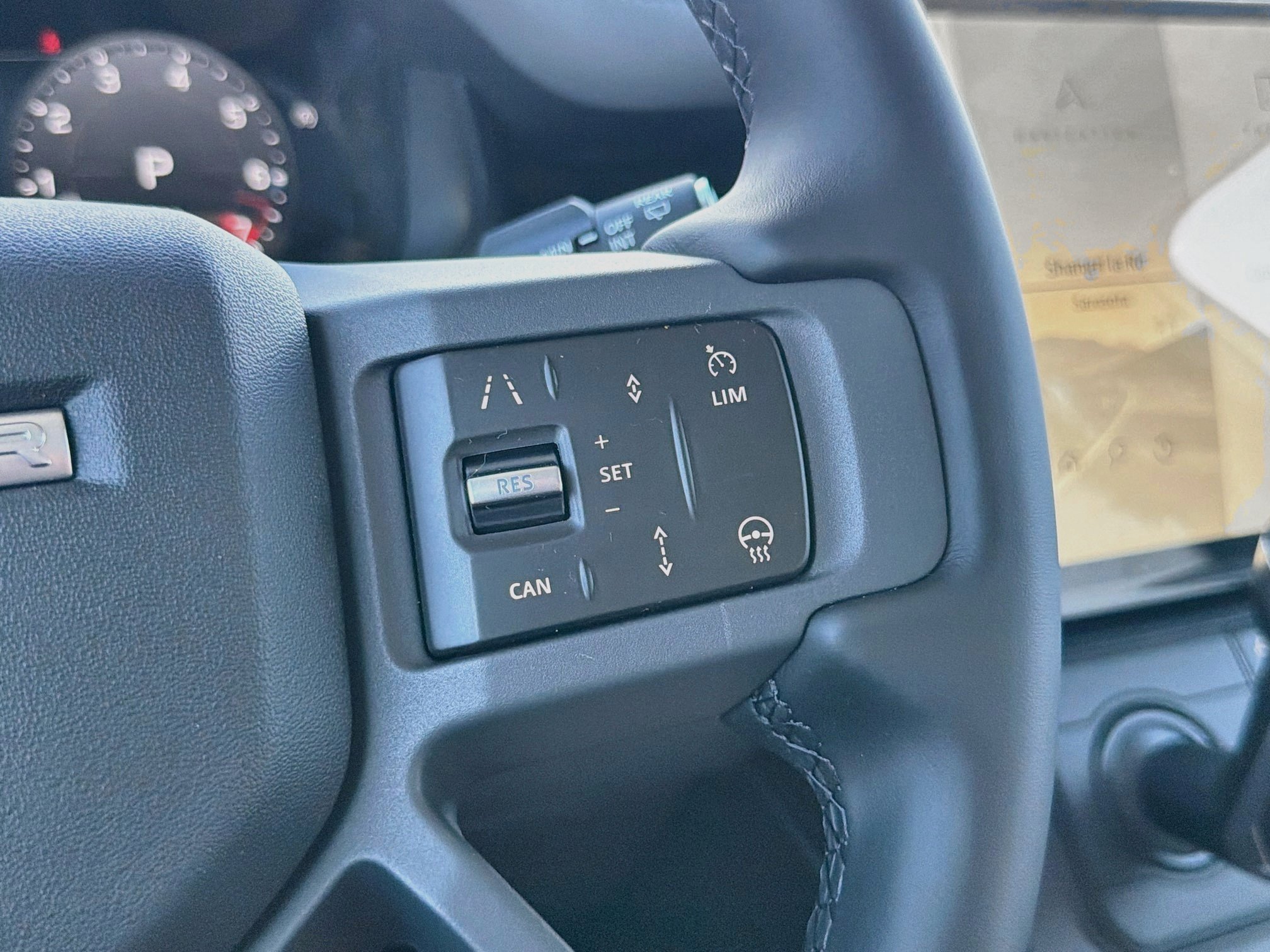 New 2026 Fuji White Land Rover X-Dynamic SE image 38