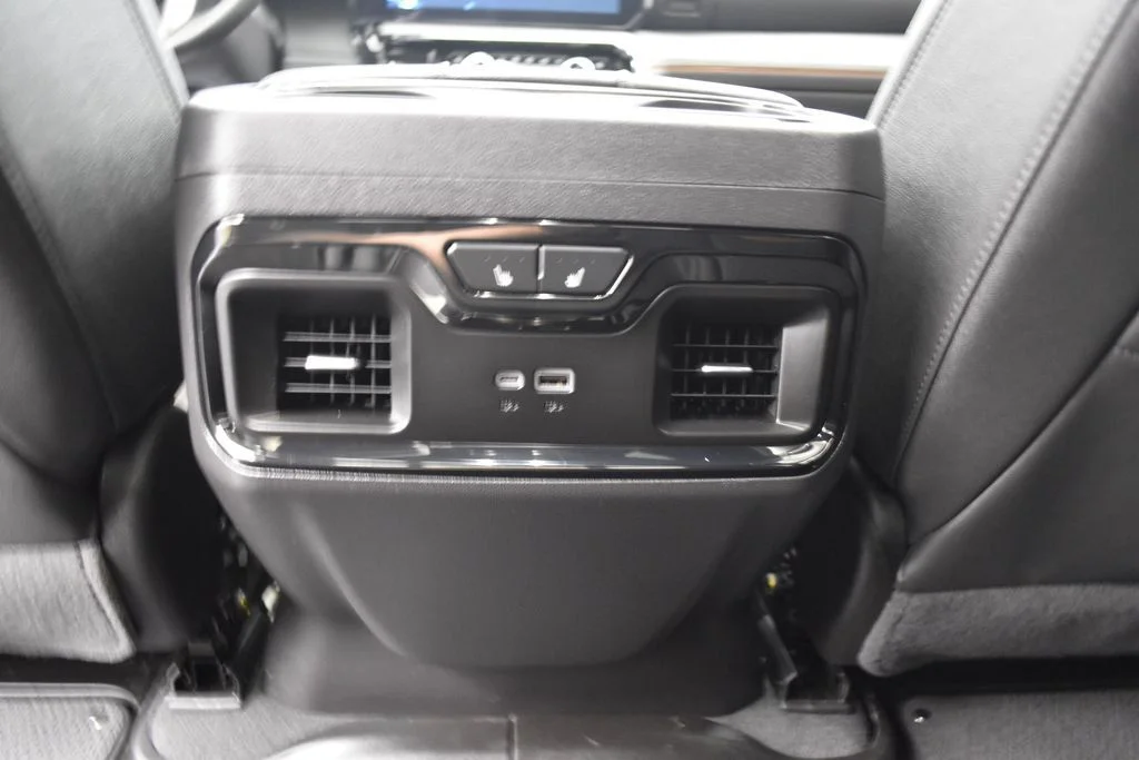 Used 2025 White GMC AT4 image 24