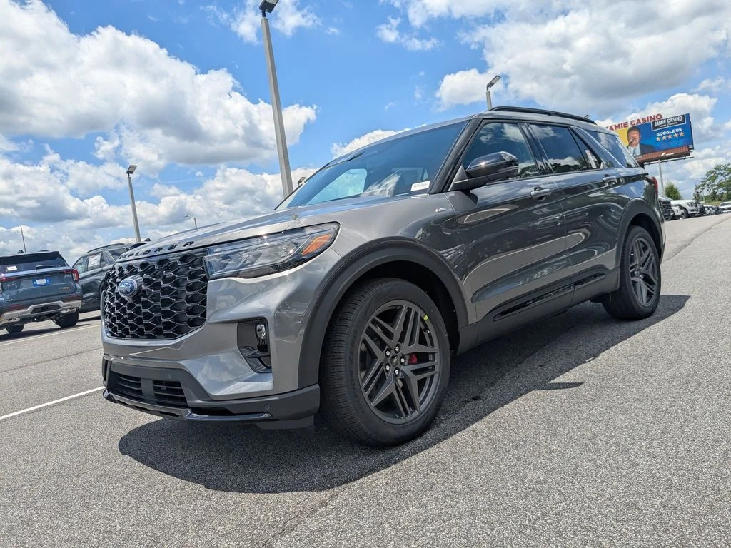 New 2026 Carbonized Gray Metallic Ford ST-Line image 8