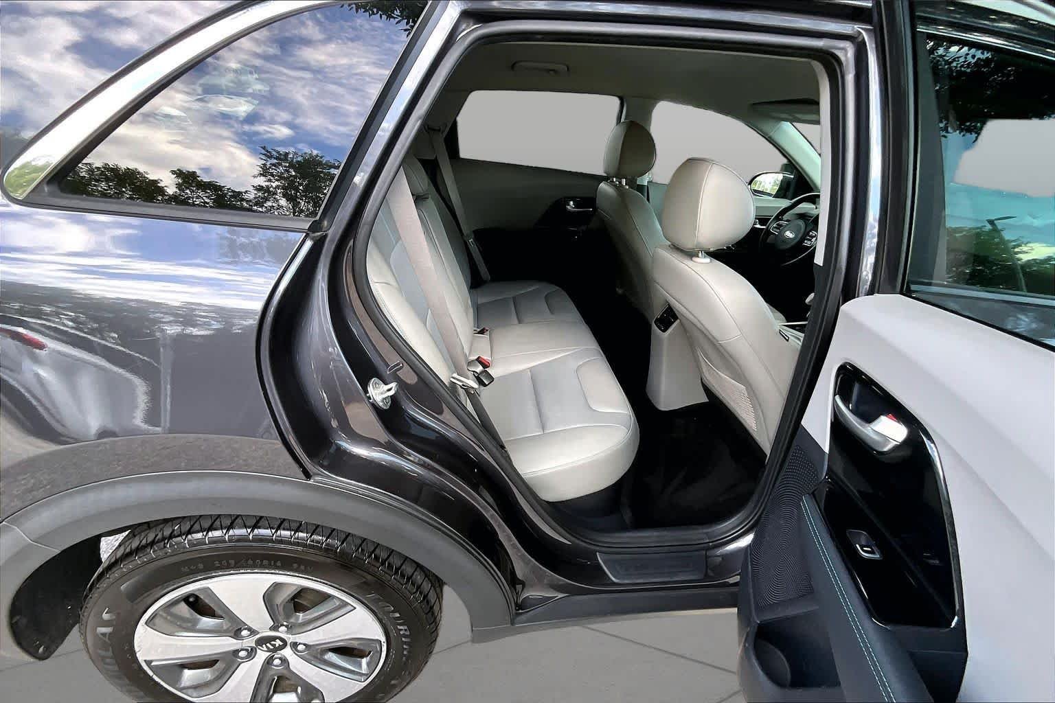 Used 2019 Platinum Graphite Kia EX image 20