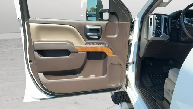 Used 2015 White GMC SLE image 20