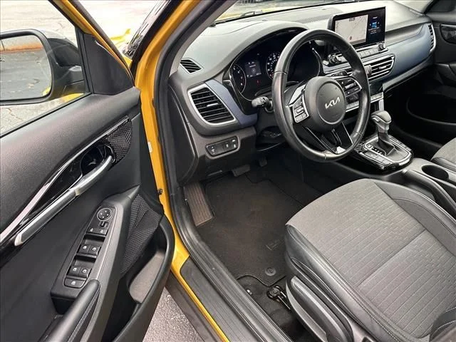 Used 2023 Yellow Kia Nightfall image 14