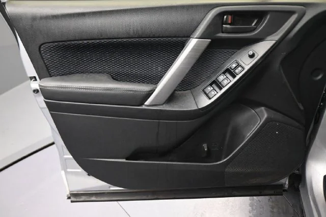 Used 2018 Silver Subaru 2.5i image 21