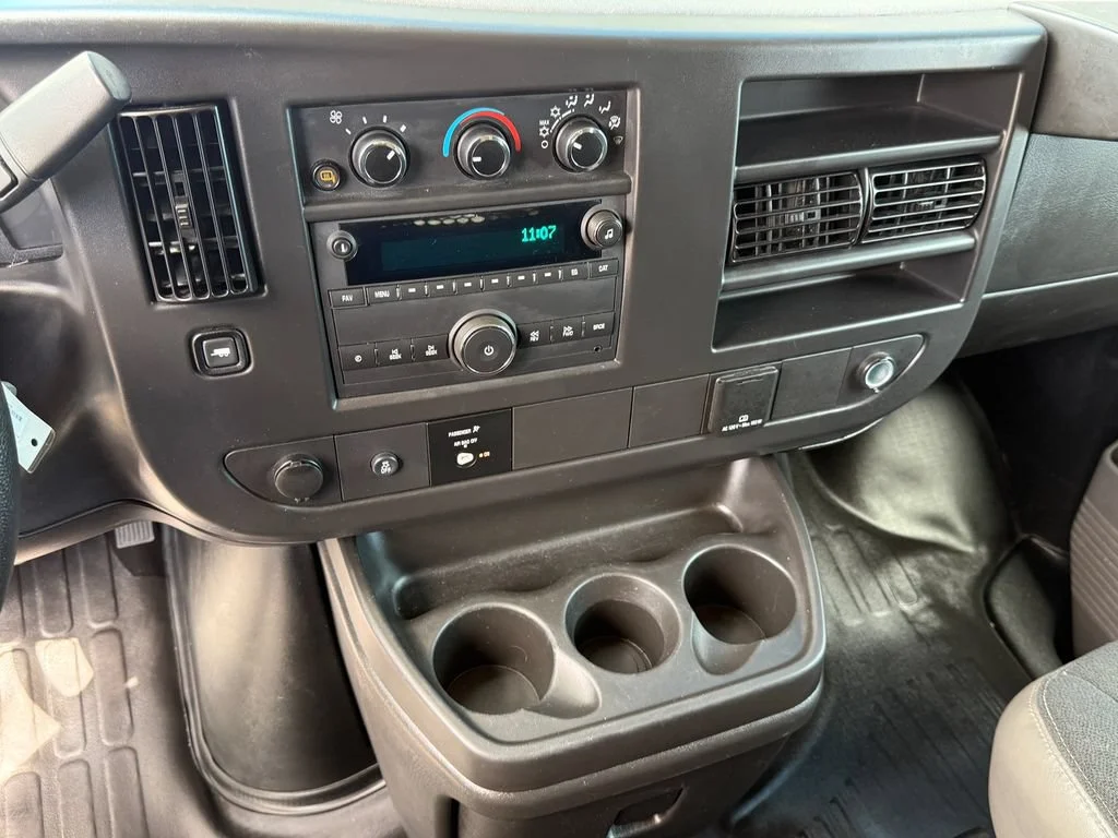 Used 2025 Summit White GMC Work Van image 29