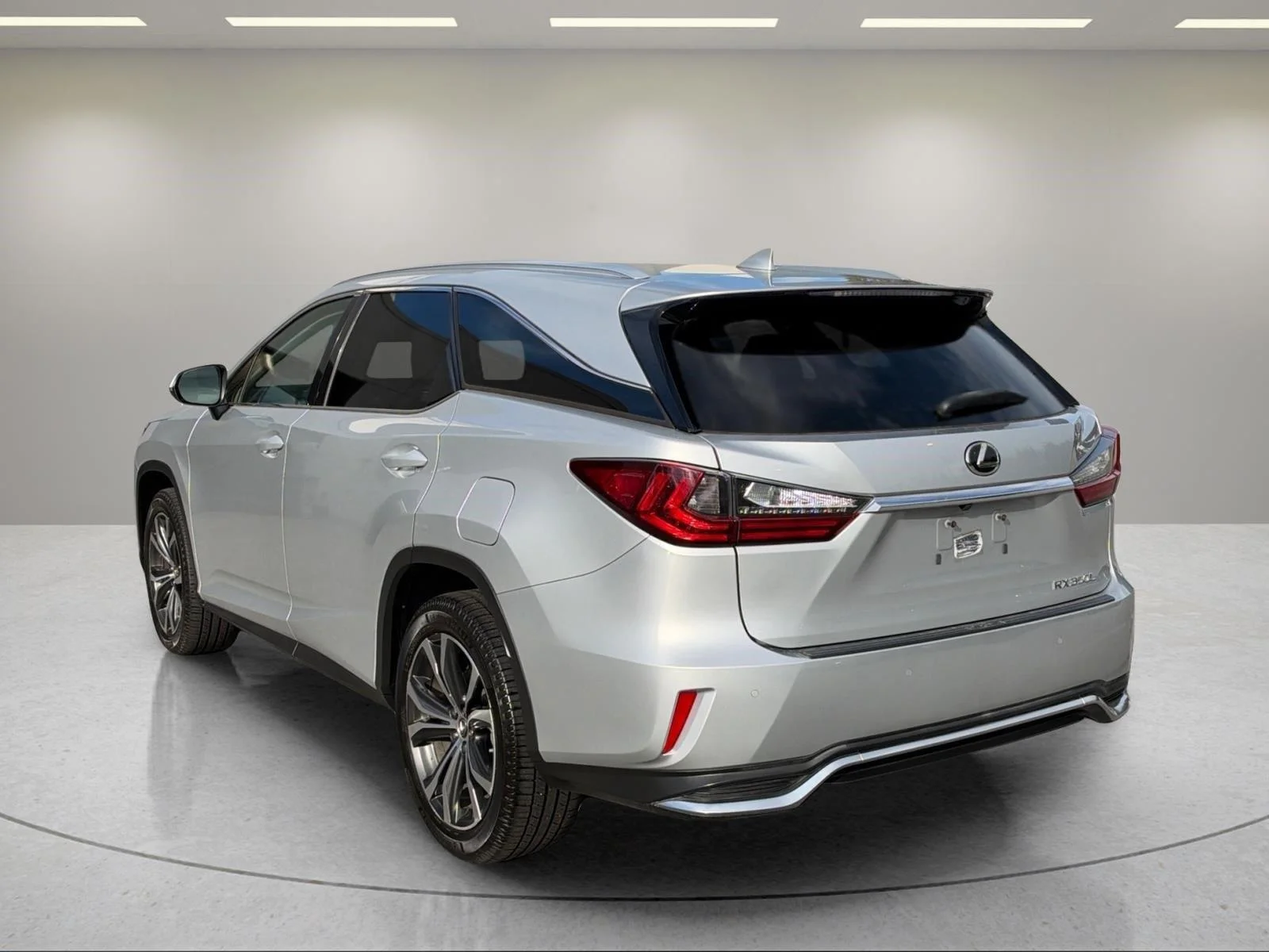Used 2019 Silver Lining Metallic Lexus RX 350L Premium image 3