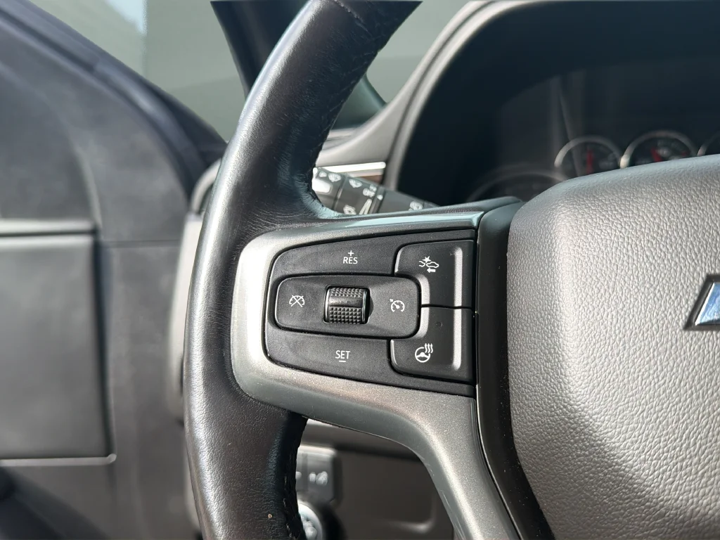 Used 2021 Black Chevrolet Z71 image 24