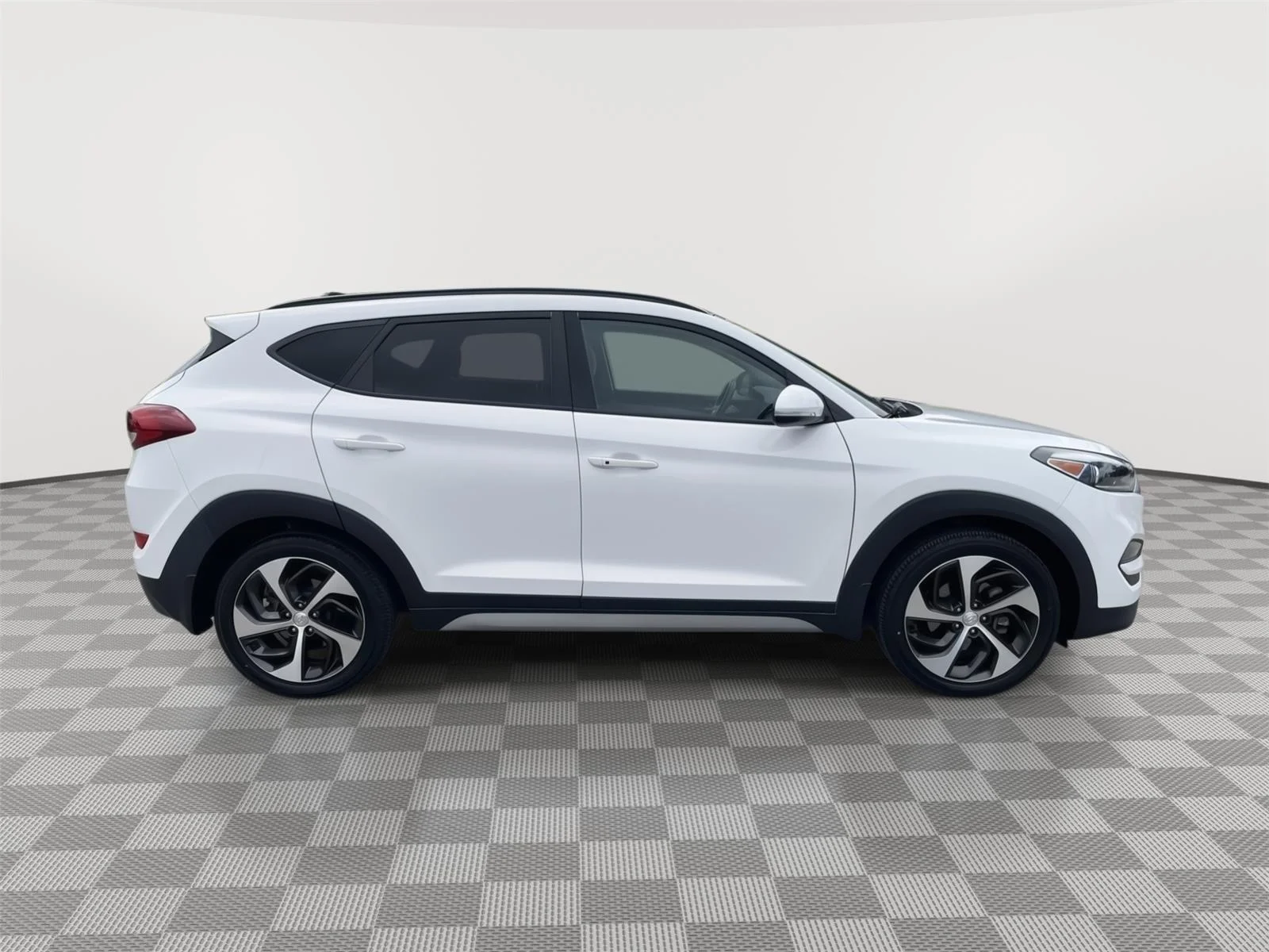 Used 2018 Dazzling White Hyundai Value image 14