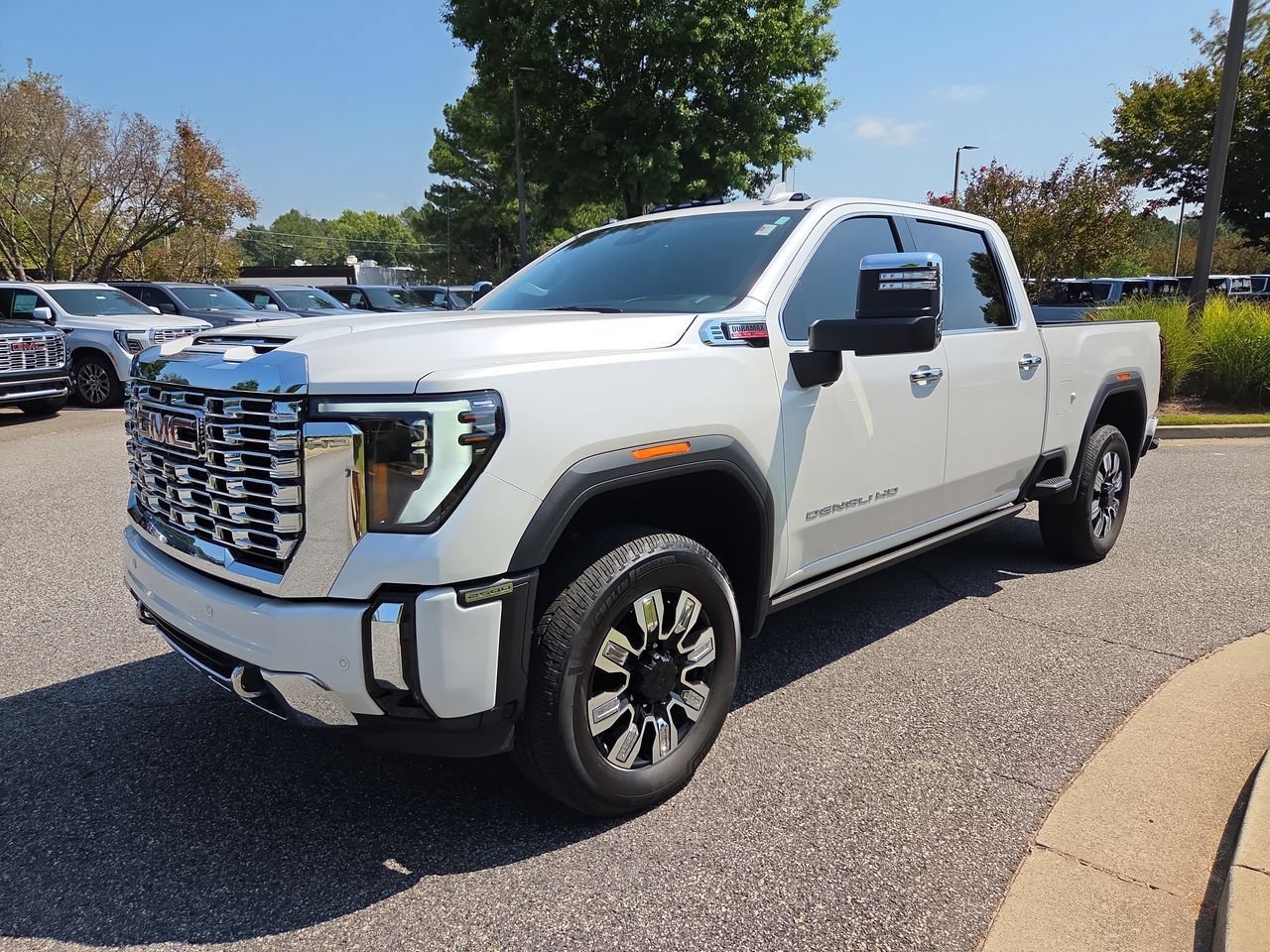 Used 2024 White Frost Tricoat GMC Denali image 4