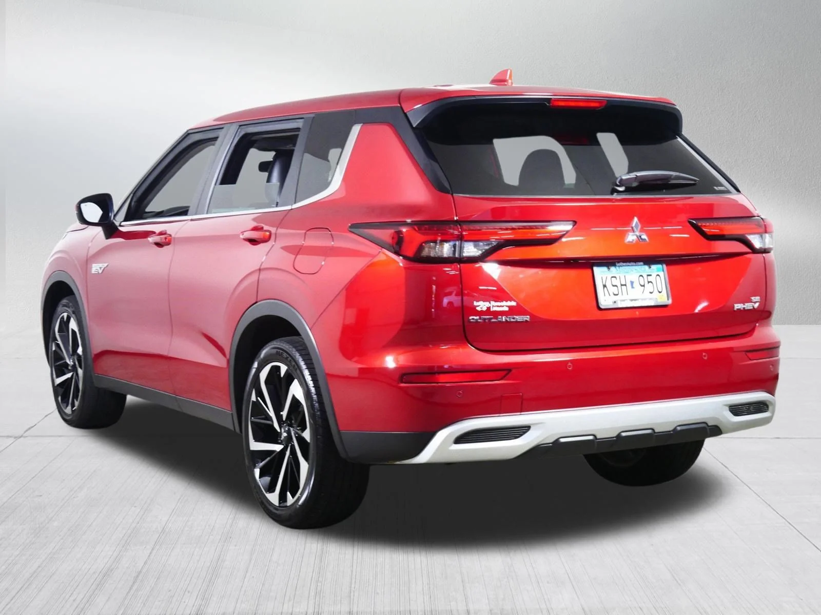 Used 2023 Red Diamond Mitsubishi SE image 5