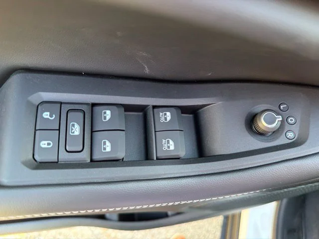 New 2027 White Jeep Laredo Altitude image 29