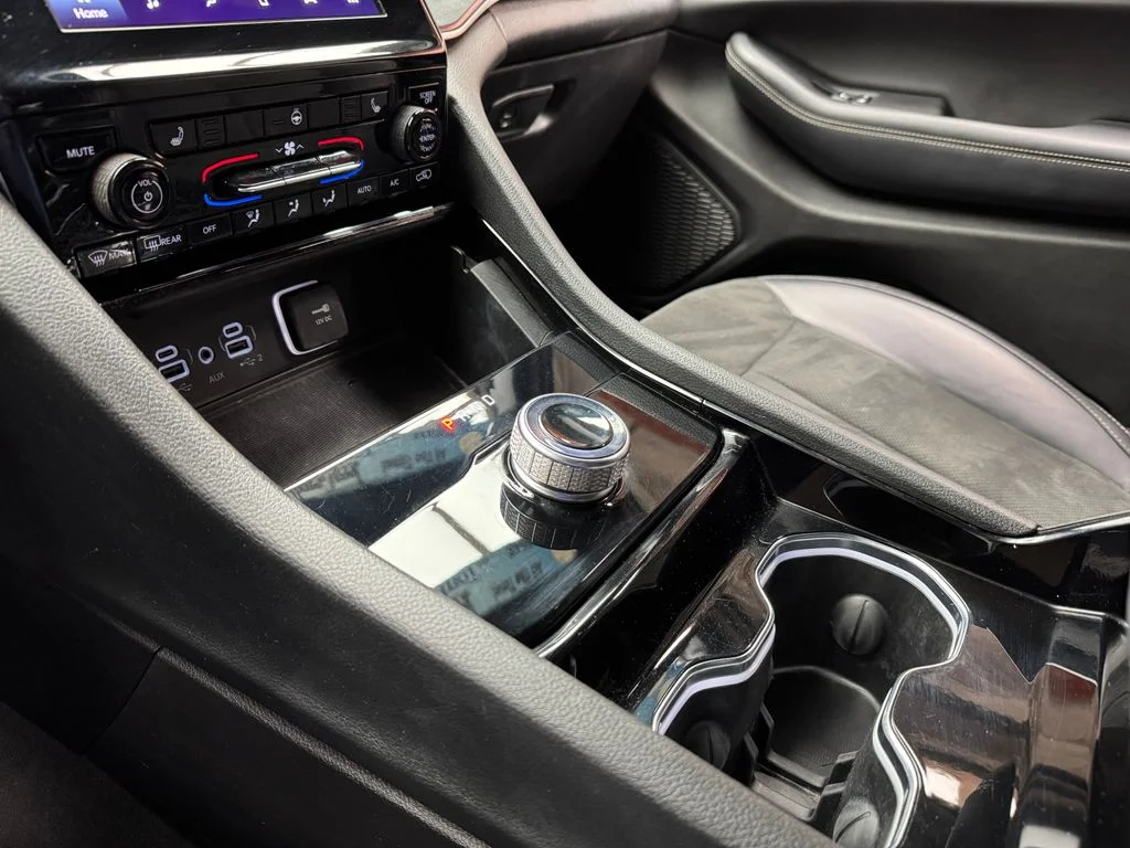 Used 2023 Diamond Black Jeep Altitude X image 18