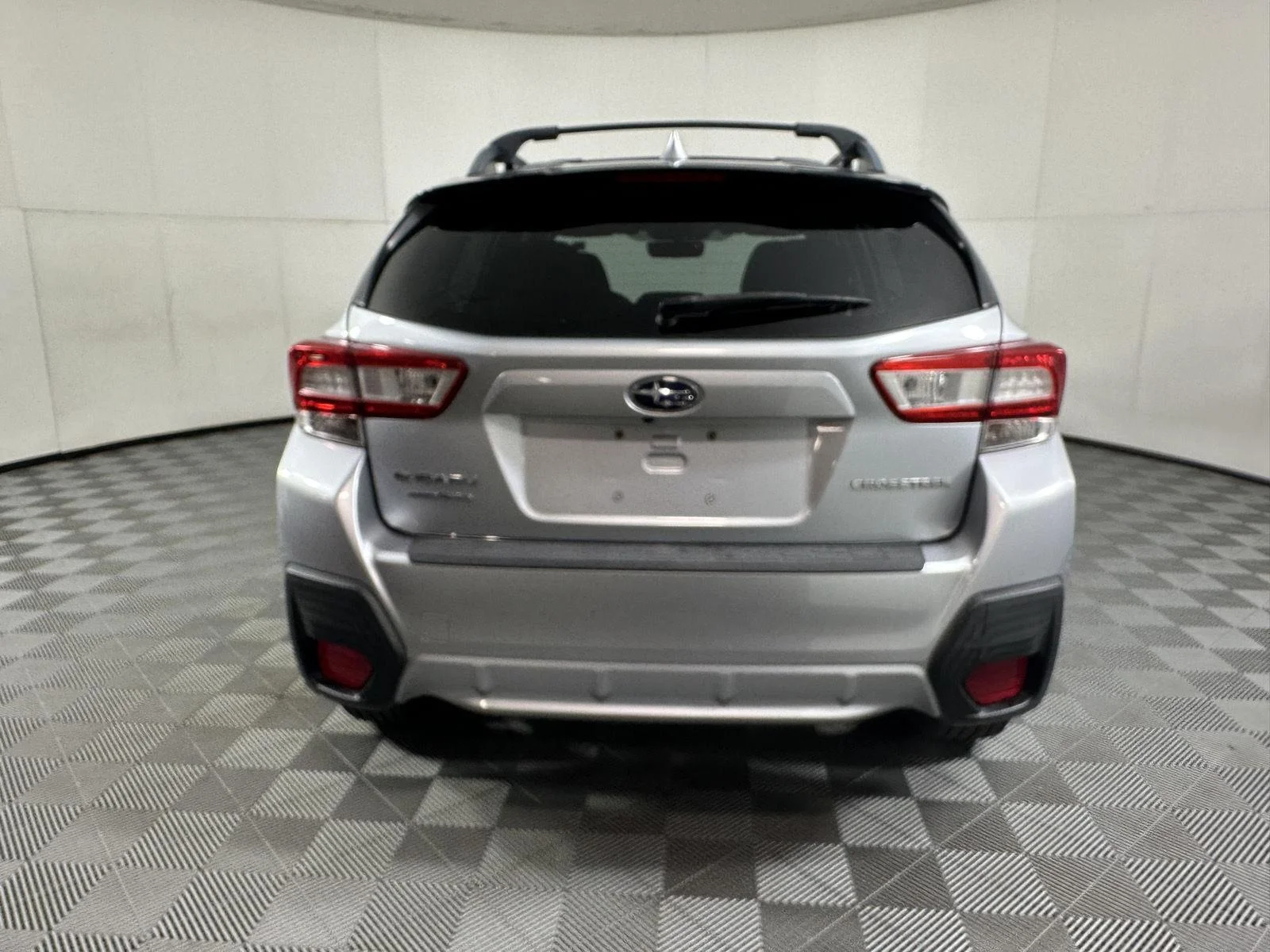 Used 2018 Ice Silver Metallic Subaru Premium image 5