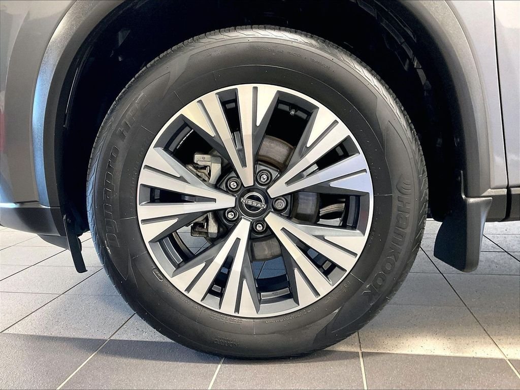 Used 2023 Gray Nissan SV image 7