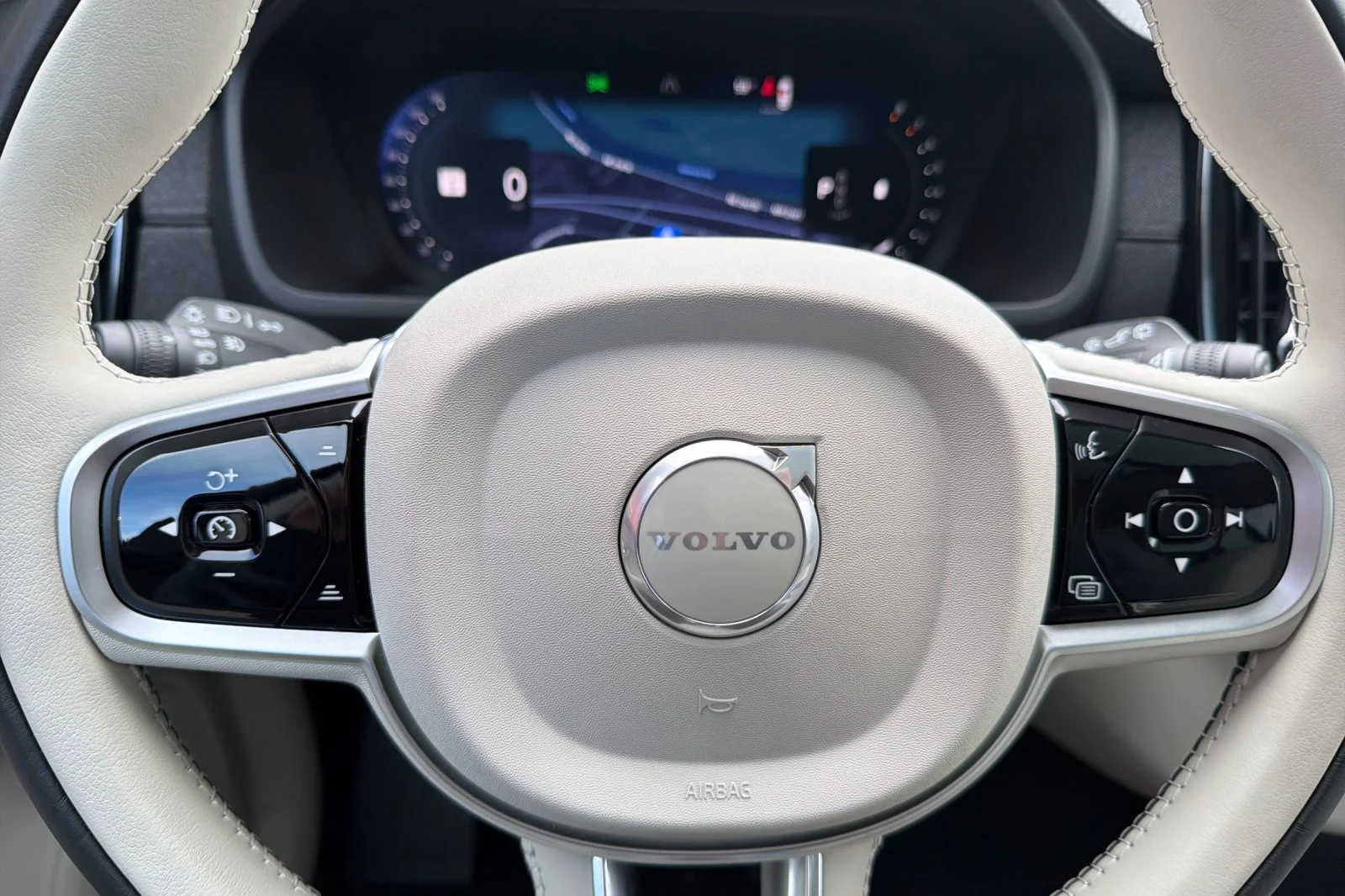 New 2026 VAPOUR GRAY Volvo Ultra image 19