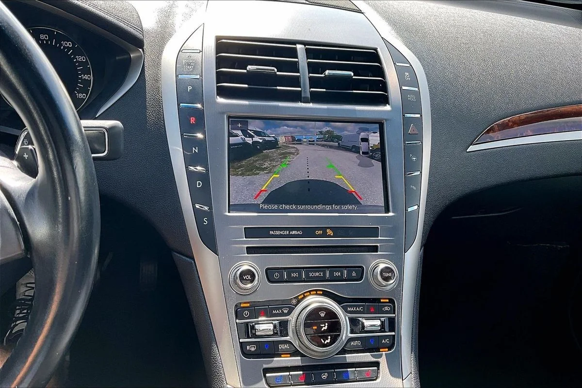 Used 2019 Silver Lincoln Reserve II image 16