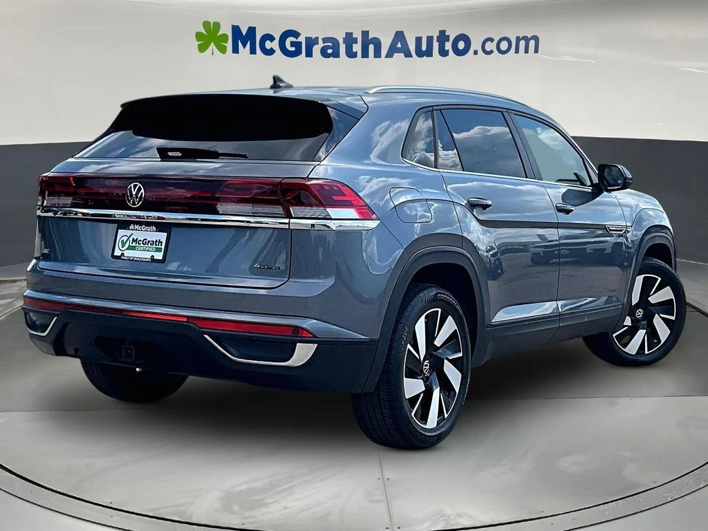 Certified Used 2025  Volkswagen 2.0T SE w/Technology image 7