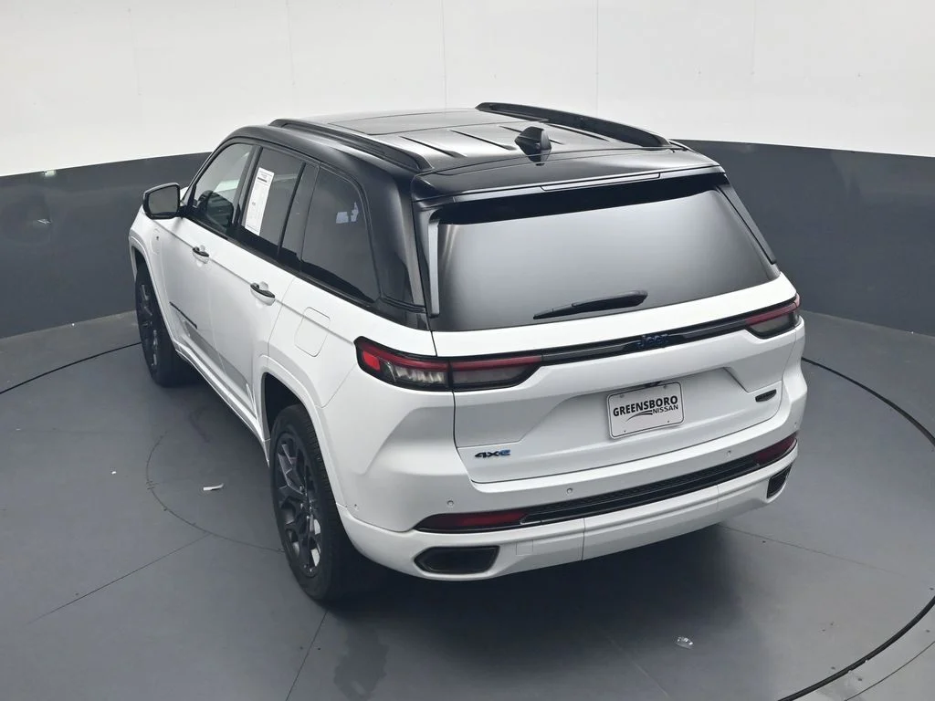 Used 2023 White Jeep Summit Reserve 4xe image 38