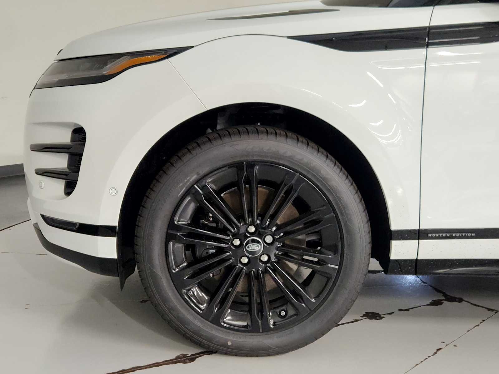 New 2026 Fuji White Land Rover Hoxton Edition image 11