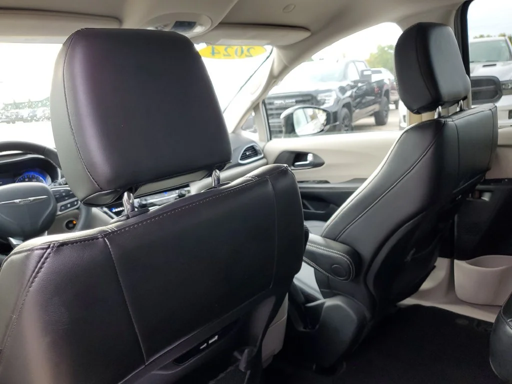 Used 2024 Silver Chrysler Touring L image 32