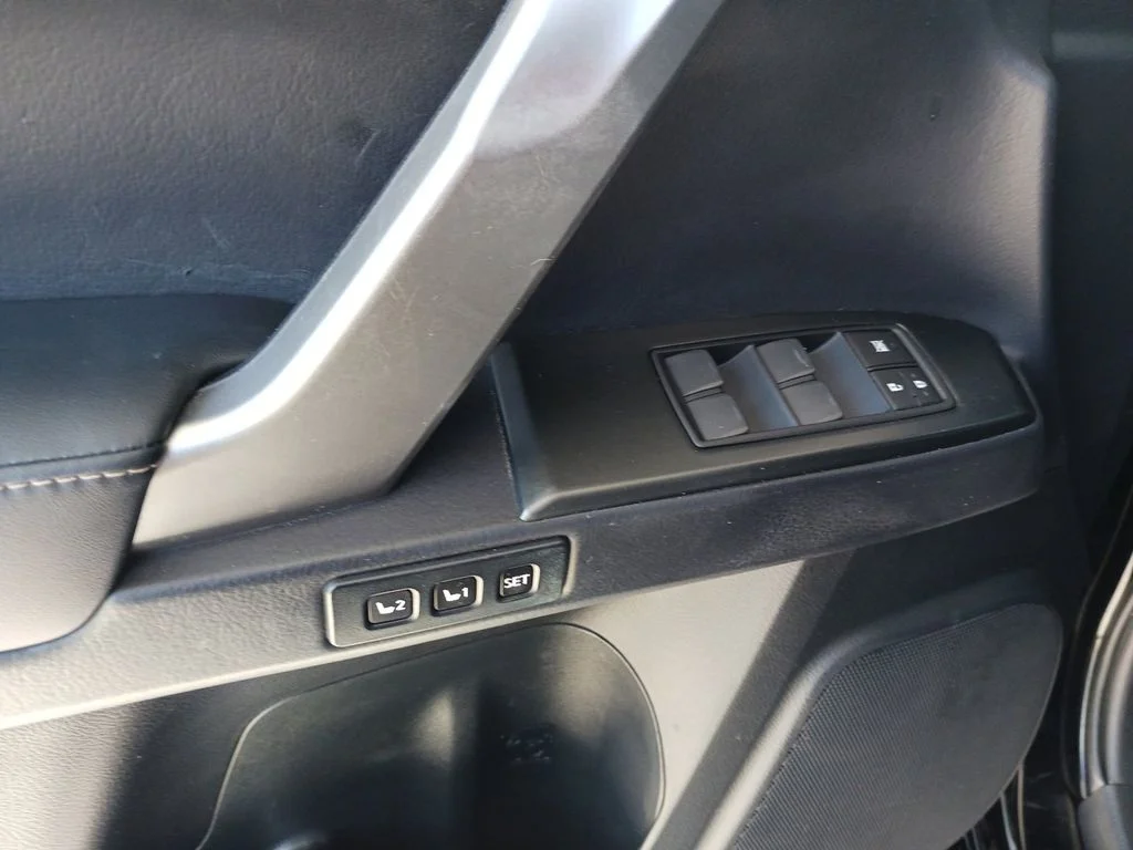 Used 2023 Black Lexus 460 image 32