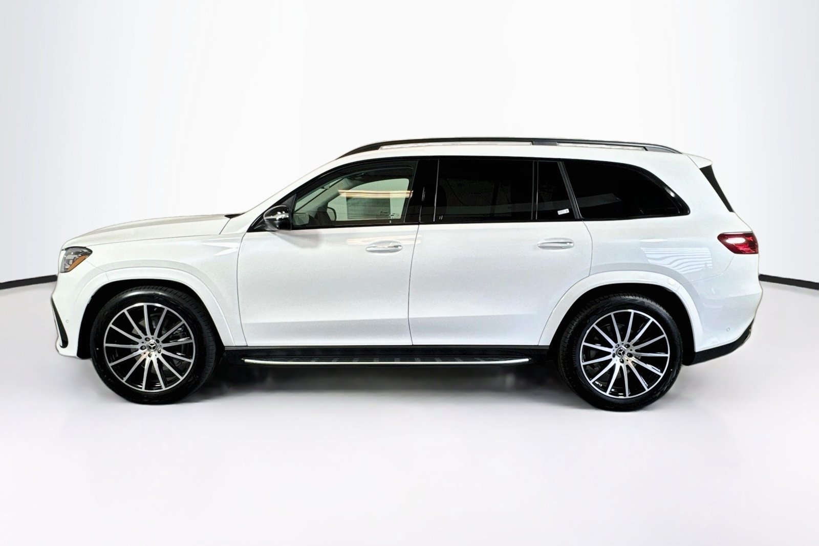 New 2026 MANUFAKTUR Moonlight White Metallic Mercedes-Benz GLS 450 image 8