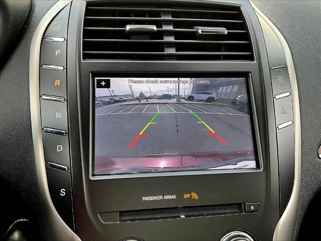 Used 2019 Burgundy Lincoln Reserve image 15