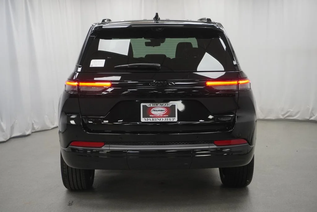 New 2026 Diamond Black Crystal Pearl-Coat Exterior Paint Jeep Summit image 10