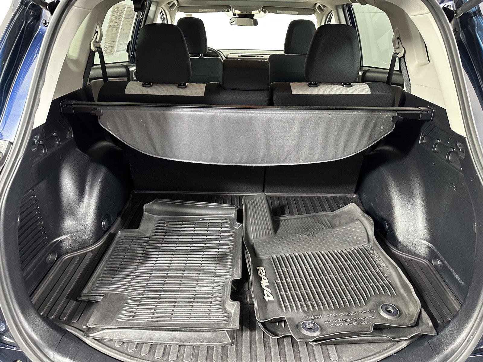 Used 2018 Galactic Aqua Mica Toyota XLE image 17