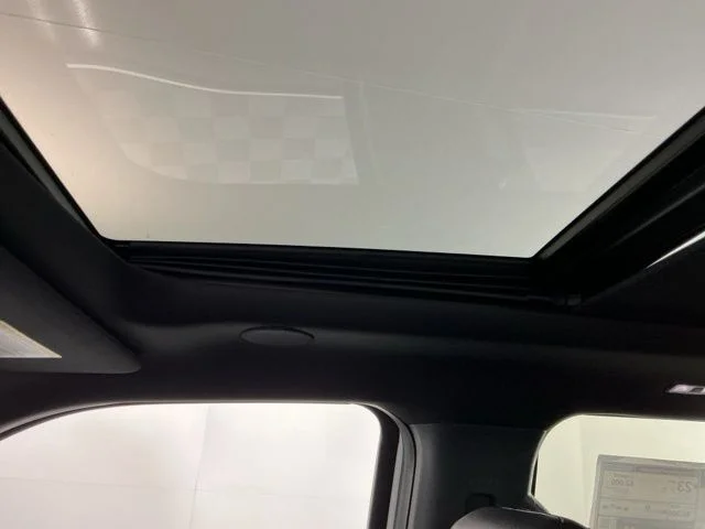 New 2025 Oxford White Ford Lariat image 24