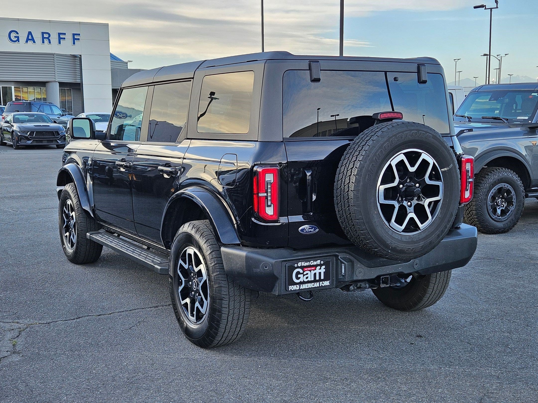 Used 2022 Shadow Black Ford Outer Banks image 5