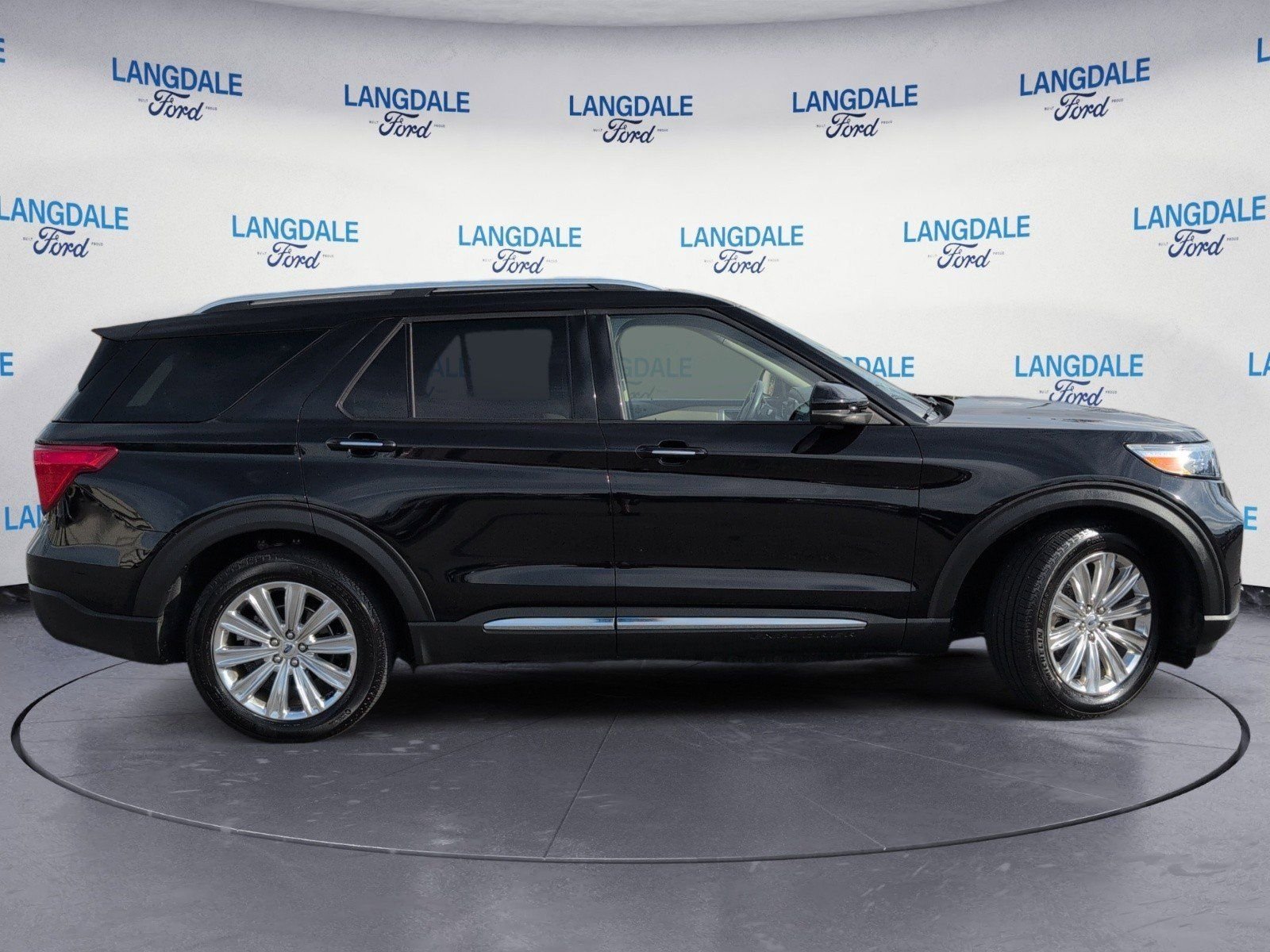 Used 2022 Black Metallic Ford Limited image 3