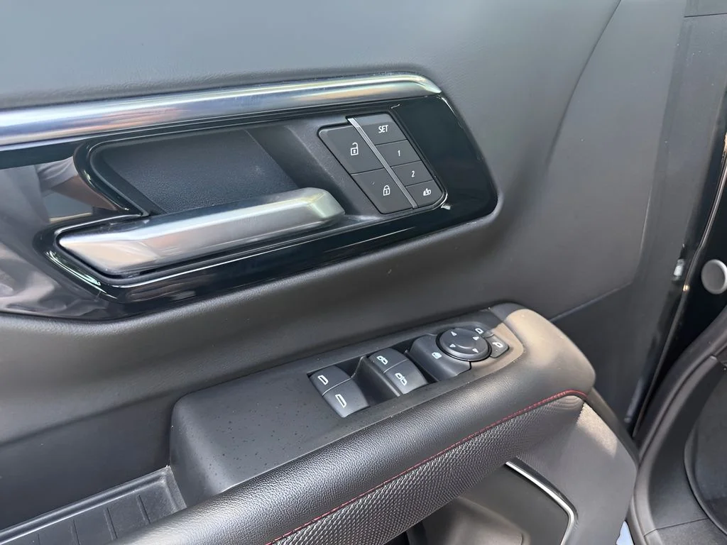 Used 2025  Chevrolet RST image 10