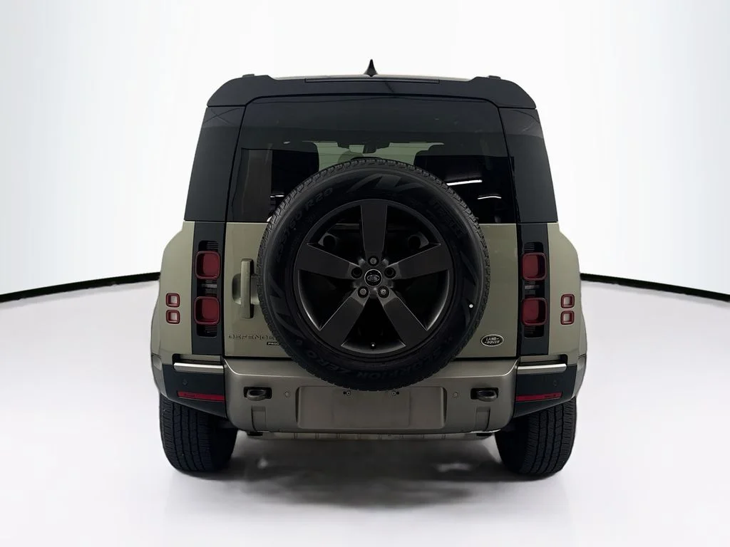 Used 2023 Green Land Rover X-Dynamic SE image 6