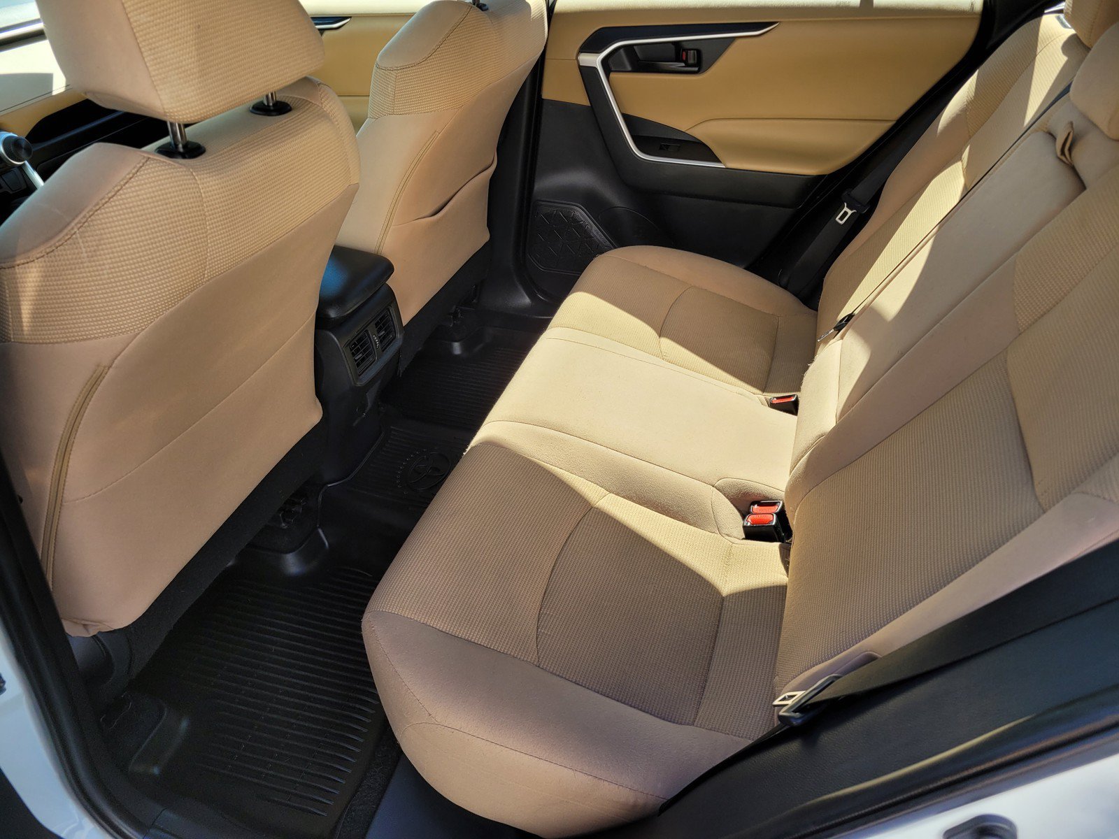 Certified Used 2022  Toyota LE image 12