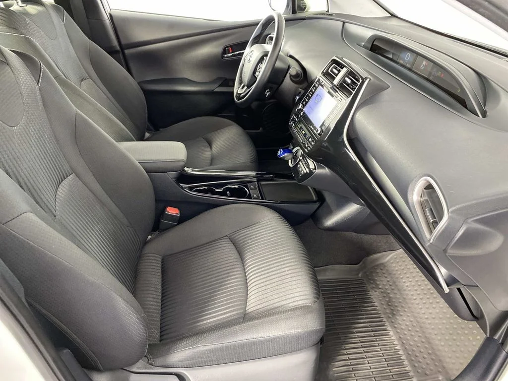 Used 2021 White Toyota LE image 11