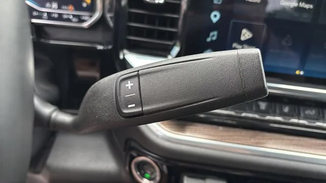Used 2025 Summit White Chevrolet LT image 29