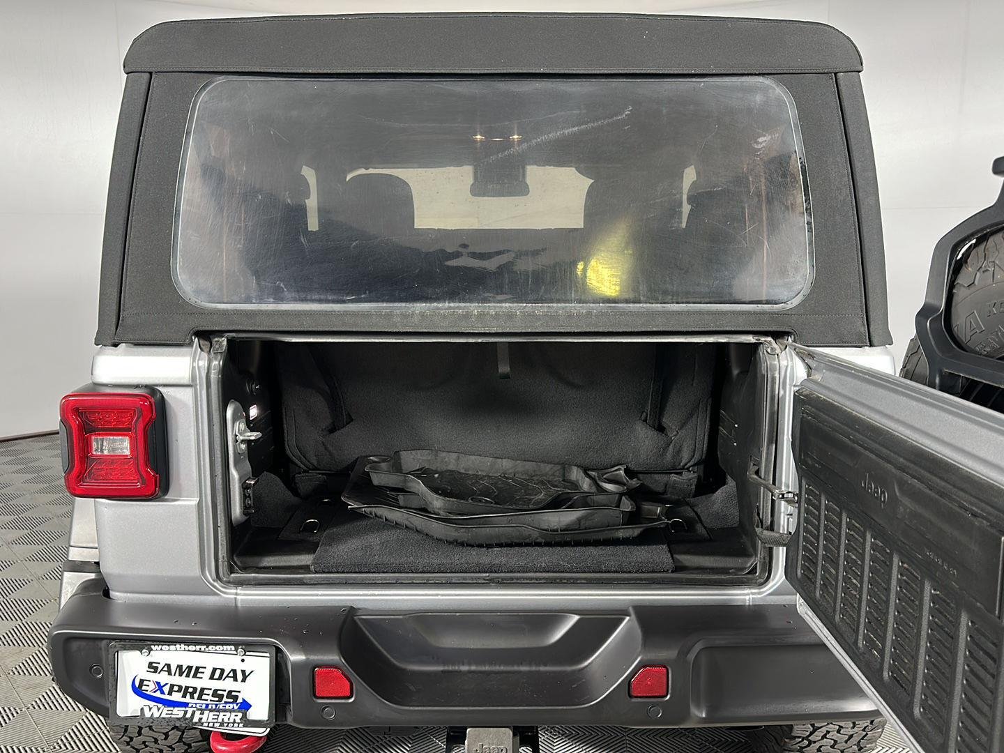 Used 2021 Billet Silver Metallic Clearcoat Jeep Rubicon image 27