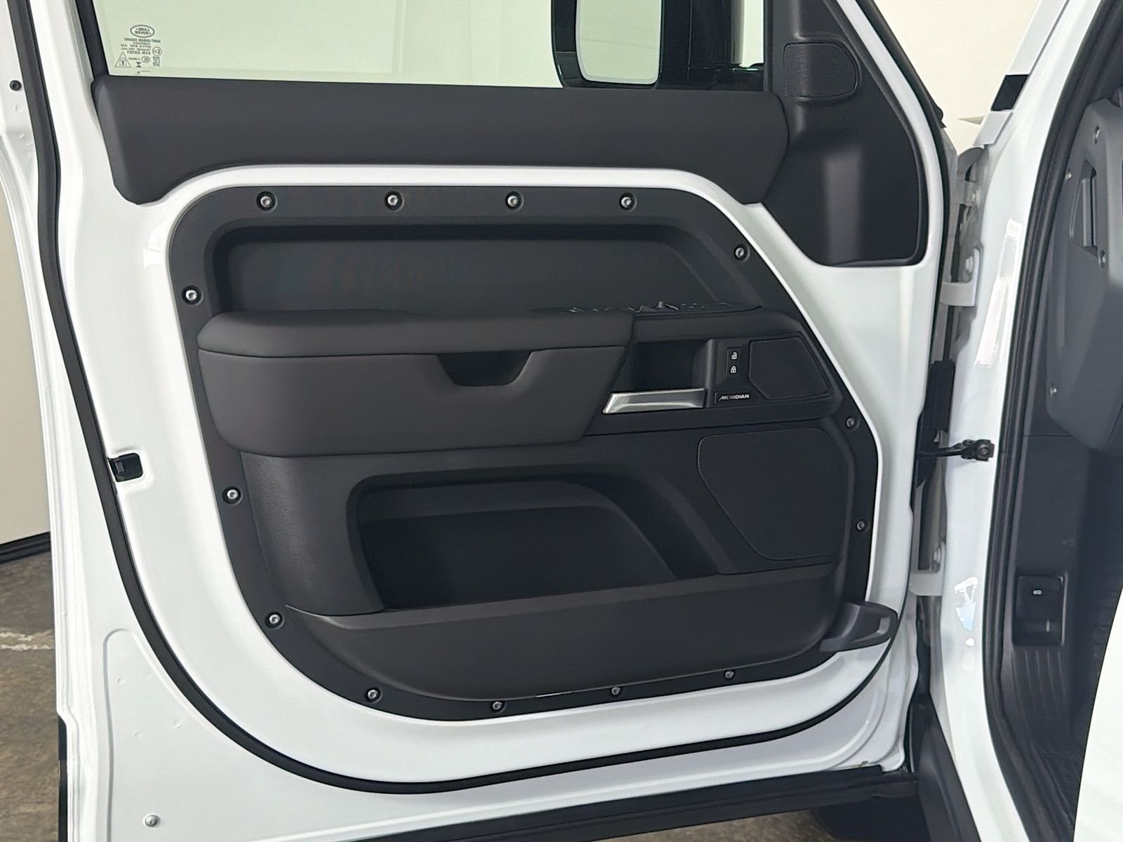 New 2026 Fuji White Land Rover S image 21