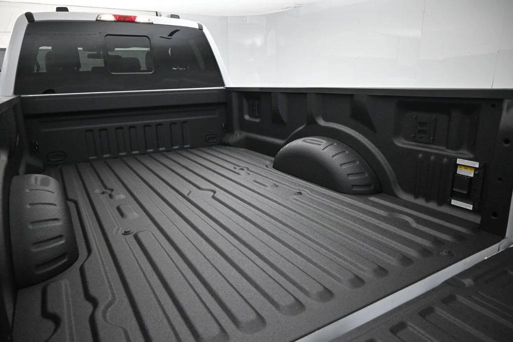 New 2026 Oxford White Ford XLT image 8