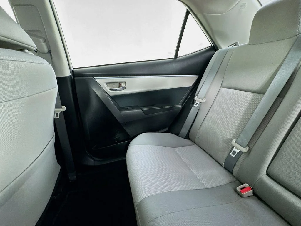 Used 2015 Super White Toyota LE image 28