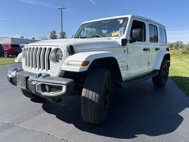Used 2022 Bright White Clearcoat Jeep Unlimited Sahara image 4