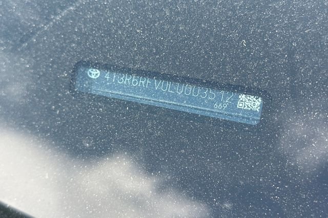 Used 2020 Silver Toyota XLE image 3